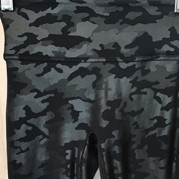 Spanx faux leather leggings Black Camo - Picture 10 of 10
